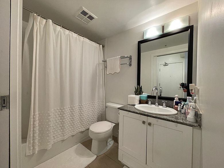 703 480 Robson Street