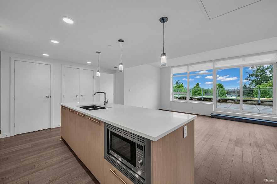 303 5077 Cambie Street