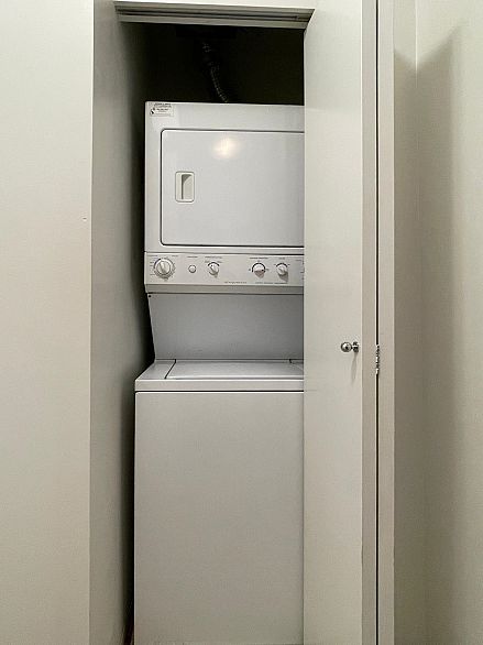 703 480 Robson Street