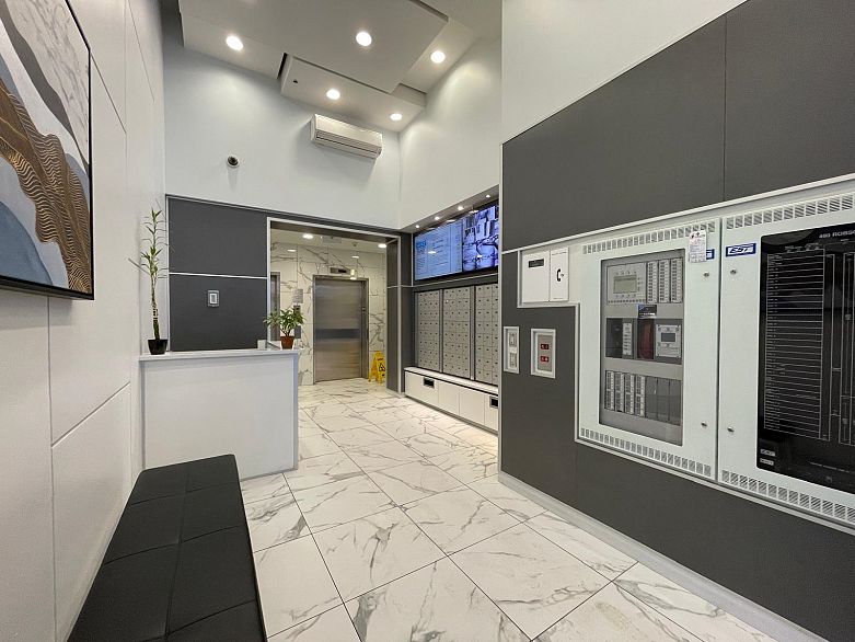 703 480 Robson Street