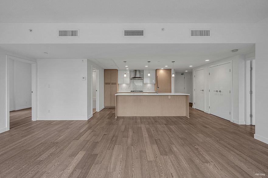 303 5077 Cambie Street