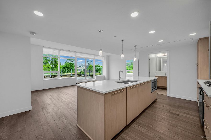 303 5077 Cambie Street