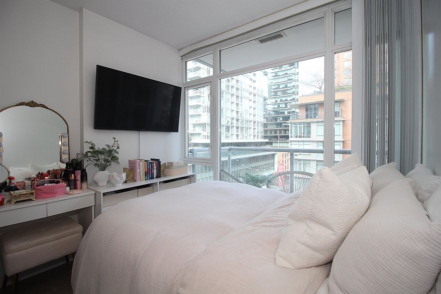 703 480 Robson Street