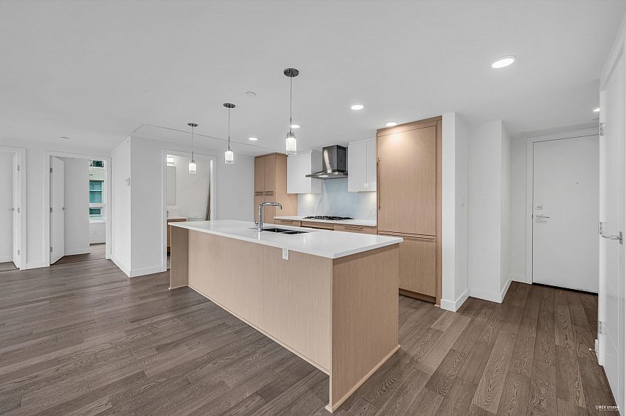 303 5077 Cambie Street