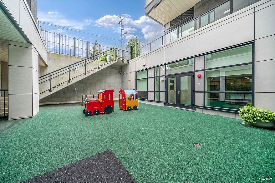 433 438 W King Edward Avenue