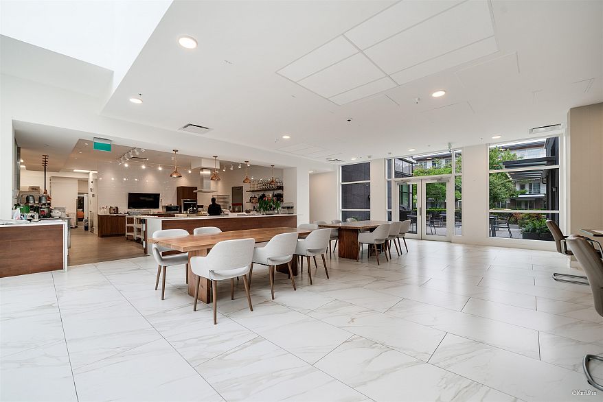 433 438 W King Edward Avenue