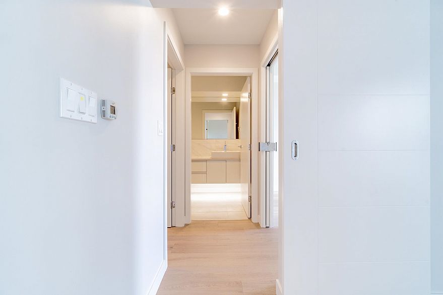 208 528 W King Edward Avenue