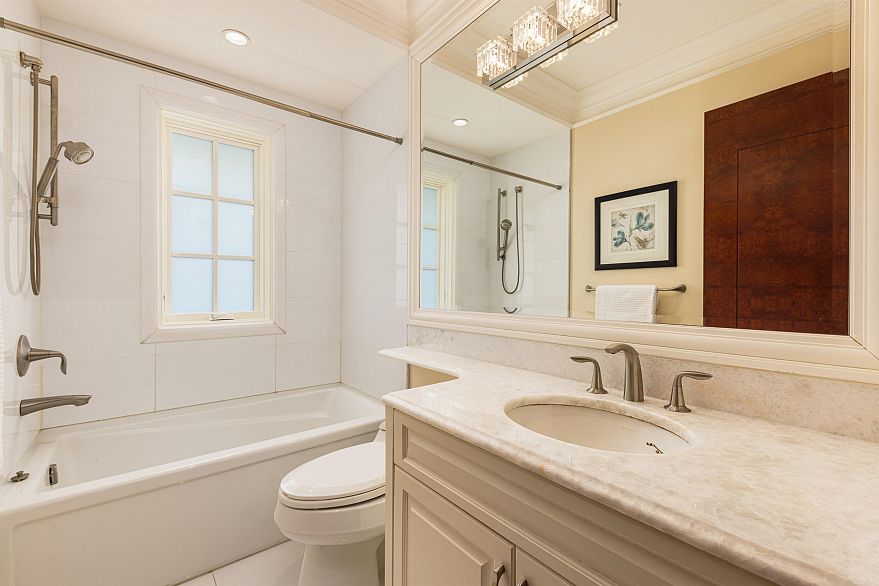 5376 Connaught Drive