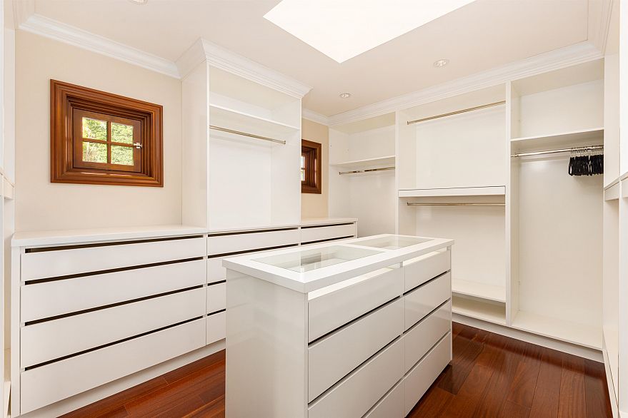 5376 Connaught Drive