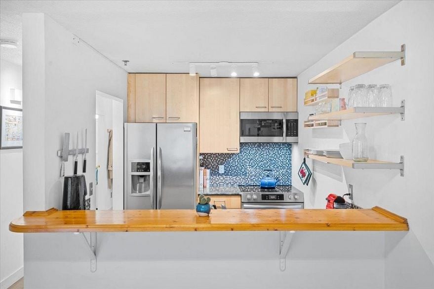 206 1465 COMOX STREET, Vancouver BC V6G 1N9