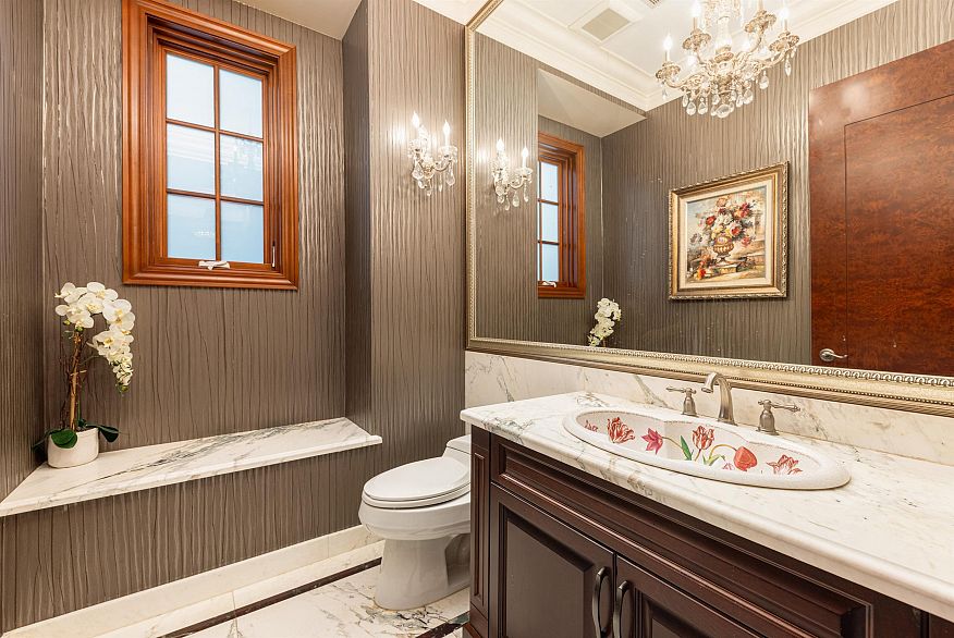 5376 Connaught Drive