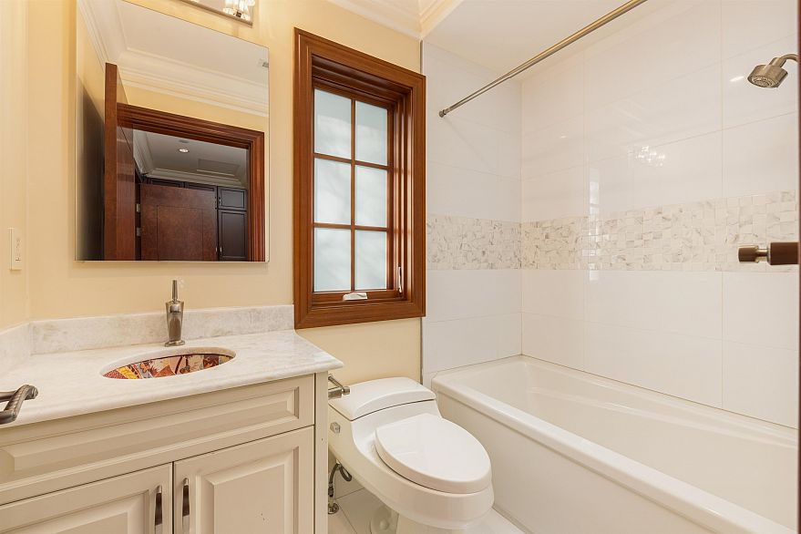 5376 Connaught Drive