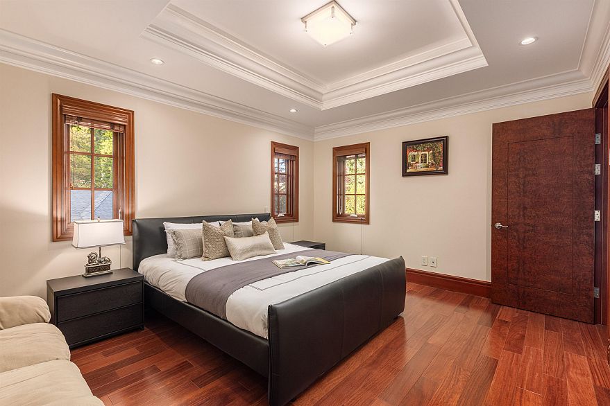 5376 Connaught Drive