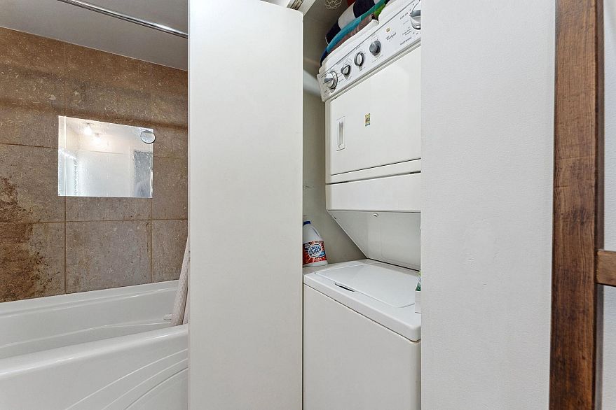 1701 918 Cooperage Way