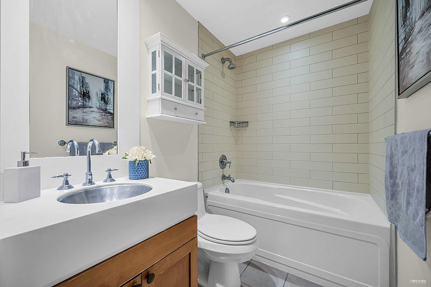 2802 1483 Homer Street