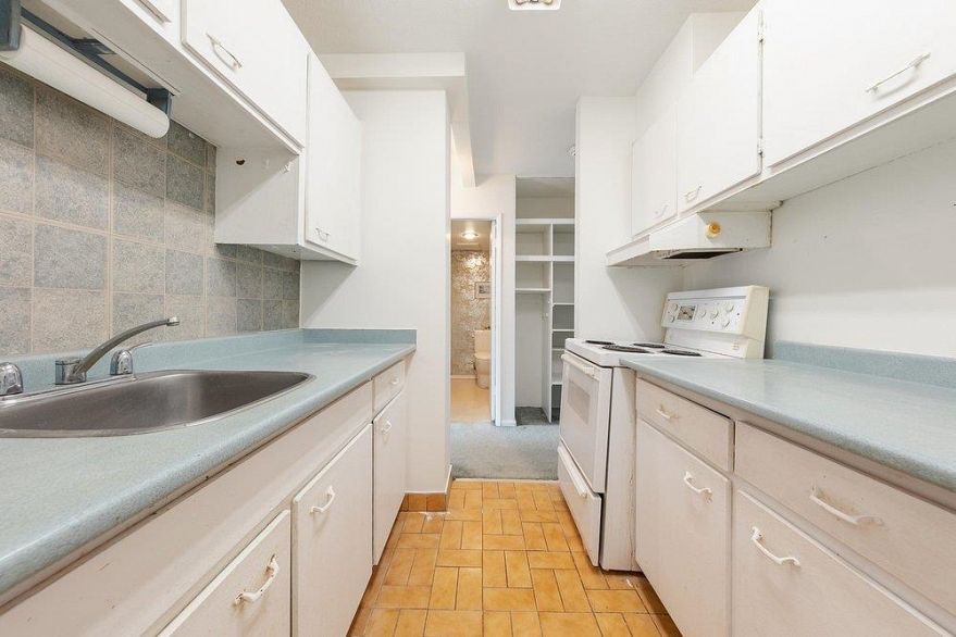 2103 1330 Harwood Street