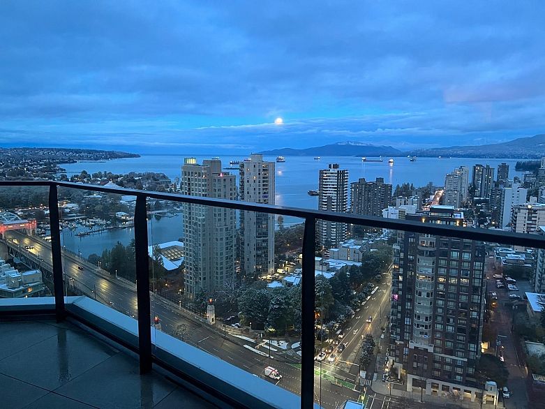 2804 889 Pacific Street