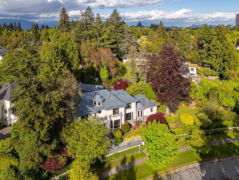 5376 Connaught Drive