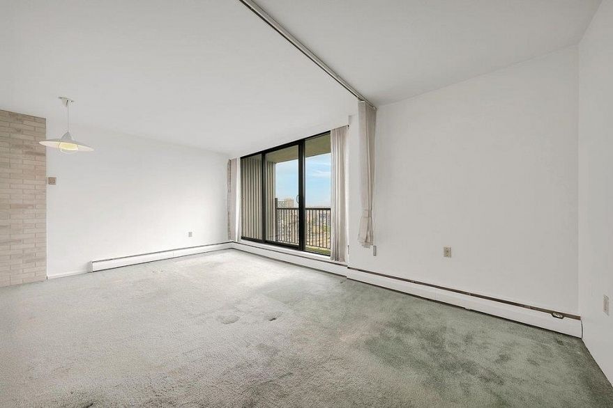 2103 1330 Harwood Street