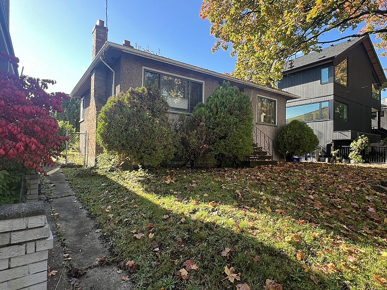 360 E 24th Avenue