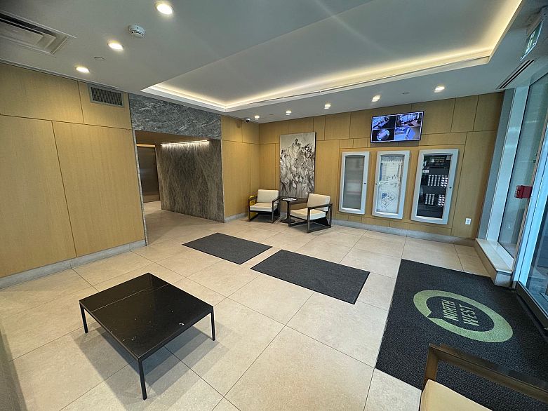 701 8238 Lord Street