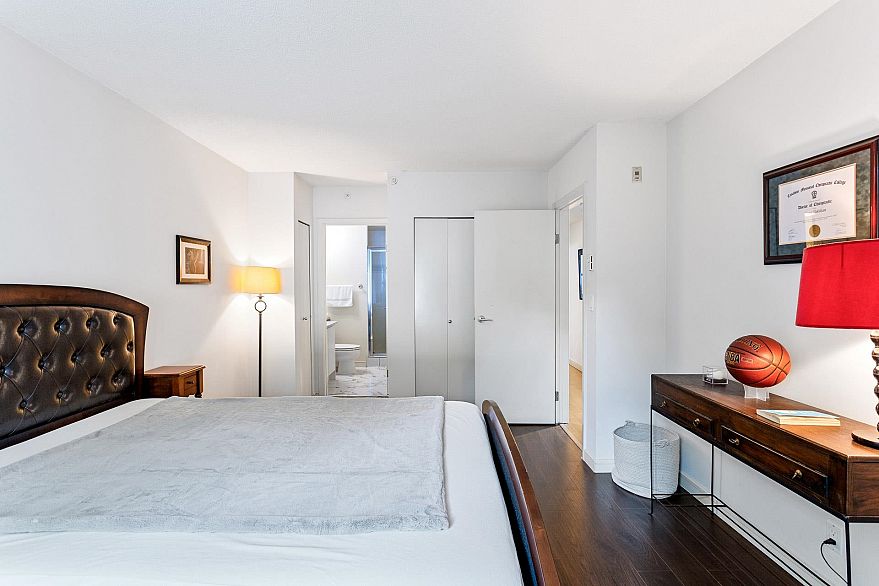 3B 1403 Beach Avenue