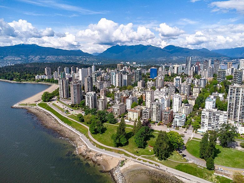 3B 1403 Beach Avenue