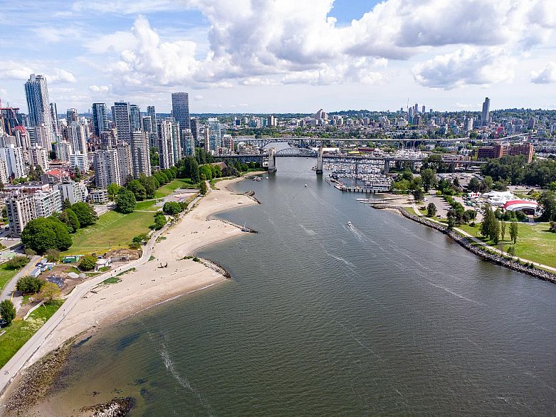 3B 1403 Beach Avenue