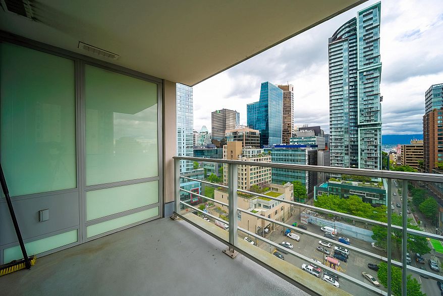 1703 535 Smithe Street