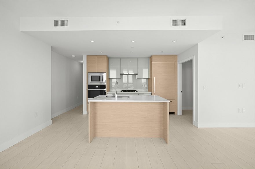 2203 3538 Sawmill Crescent