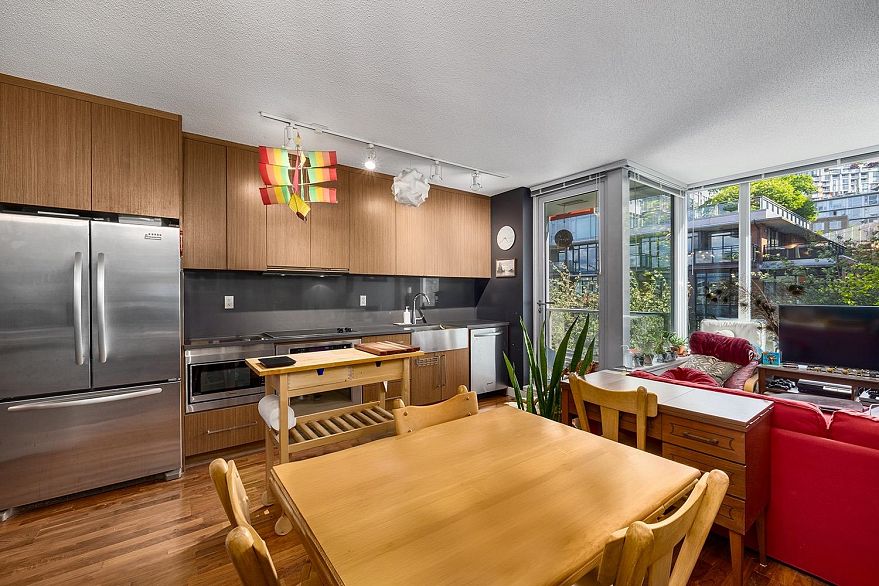 504 251 E 7th Avenue