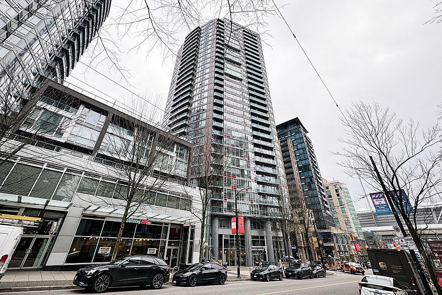 2306 233 Robson Street