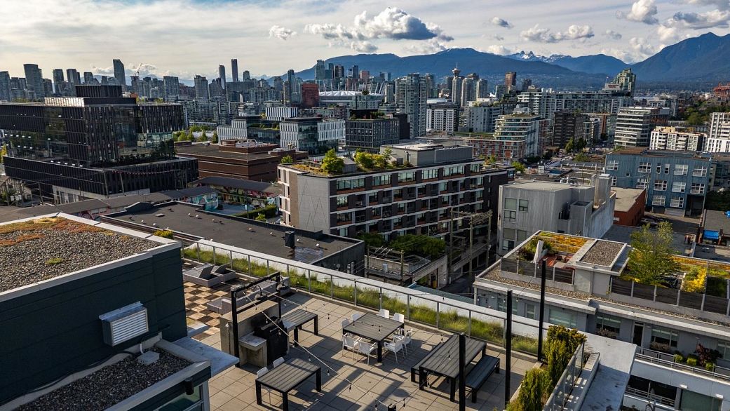 504 251 E 7th Avenue