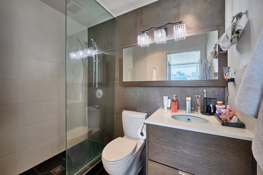 2608 161 W Georgia Street