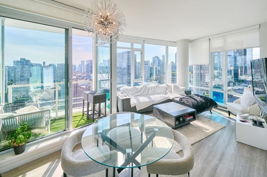 2608 161 W Georgia Street