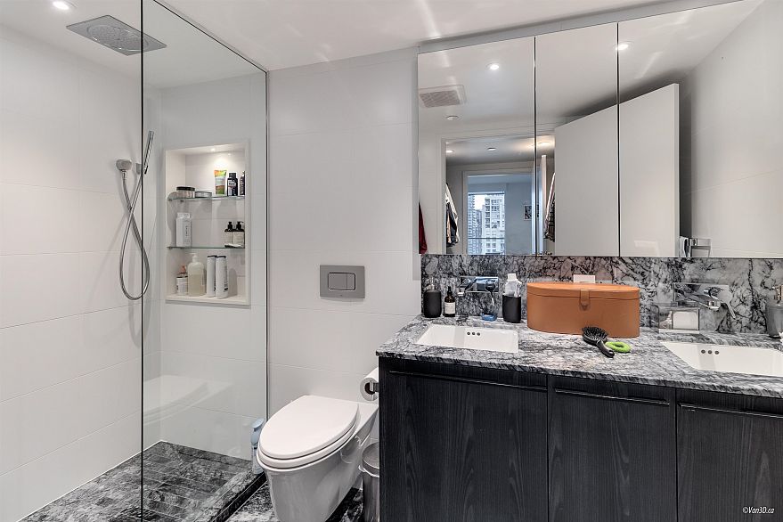 1608 1111 Richards Street