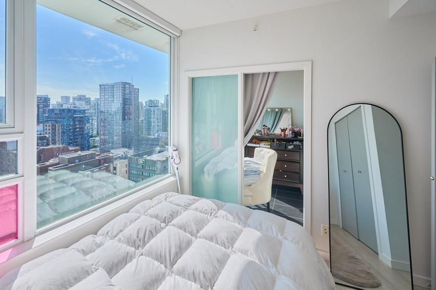 2608 161 W Georgia Street