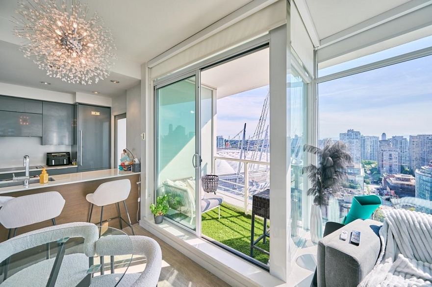 2608 161 W Georgia Street