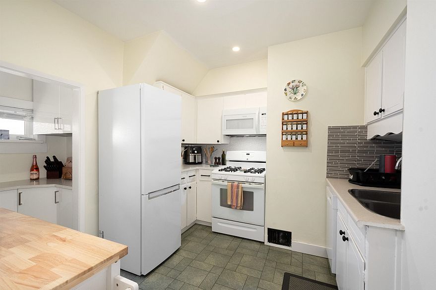 3652 Point Grey Road