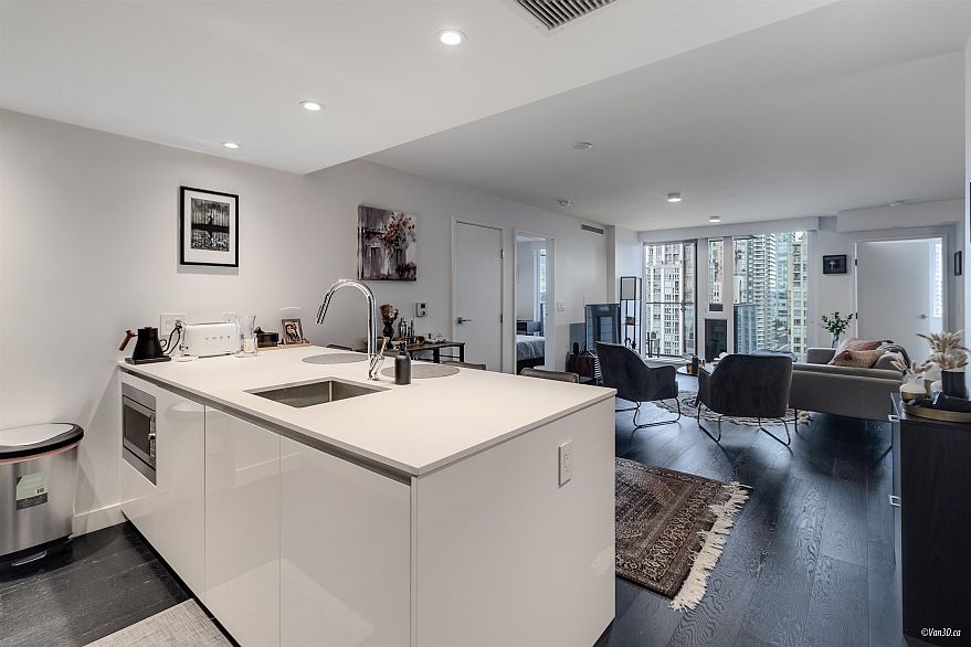 1608 1111 Richards Street