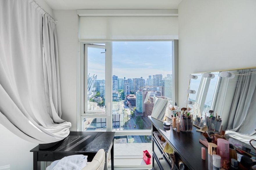 2608 161 W Georgia Street