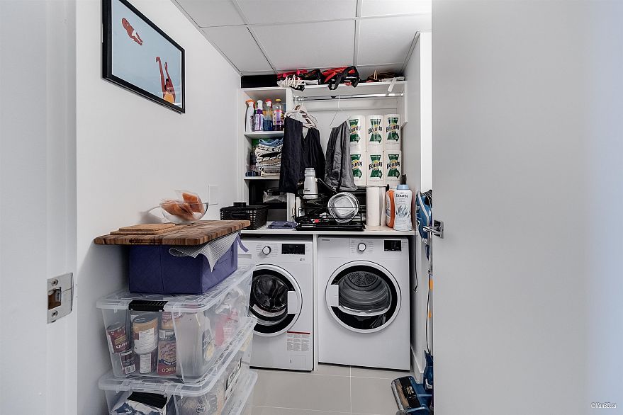 1608 1111 Richards Street