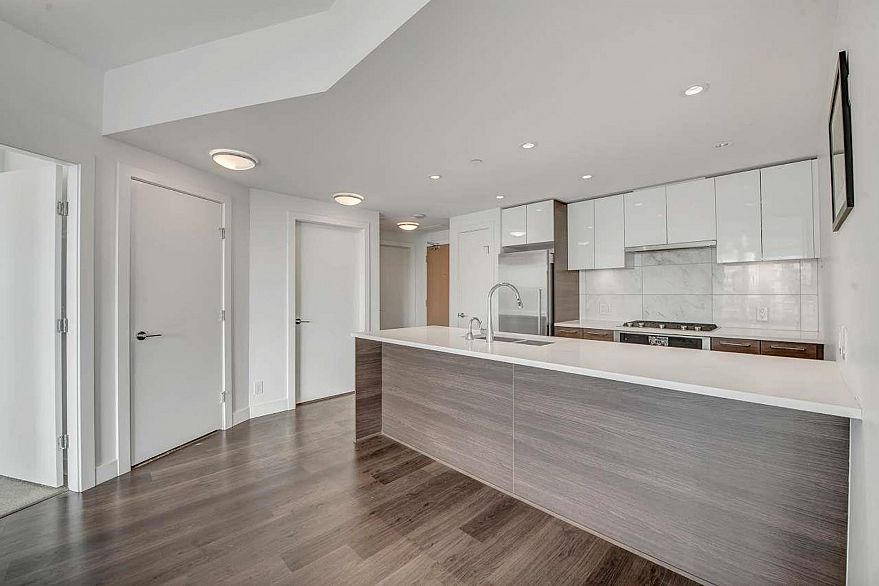 802 3557 Sawmill Crescent