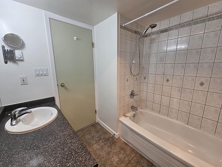 102 1445 W 70th Avenue