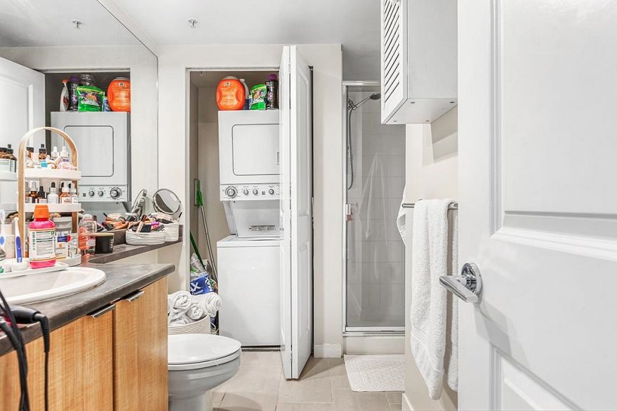 1105 1001 Richards Street