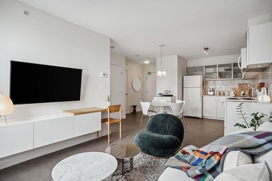 809 66 W Cordova Street