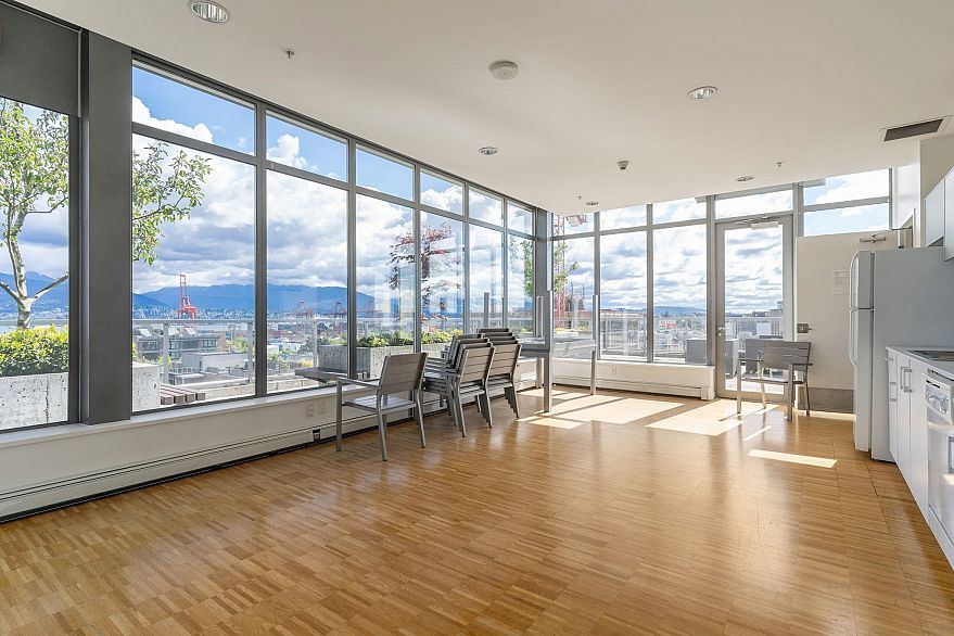 809 66 W Cordova Street