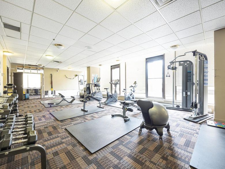 712 1010 Howe Street