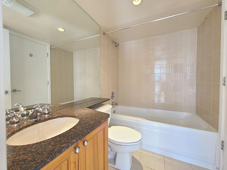 1001 1723 Alberni Street