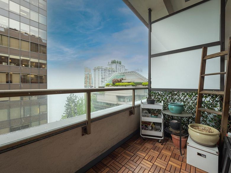 712 1010 Howe Street